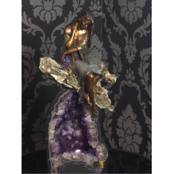 Ebano bronze skulptur Evenfall p ametyst grotte og med krystaller